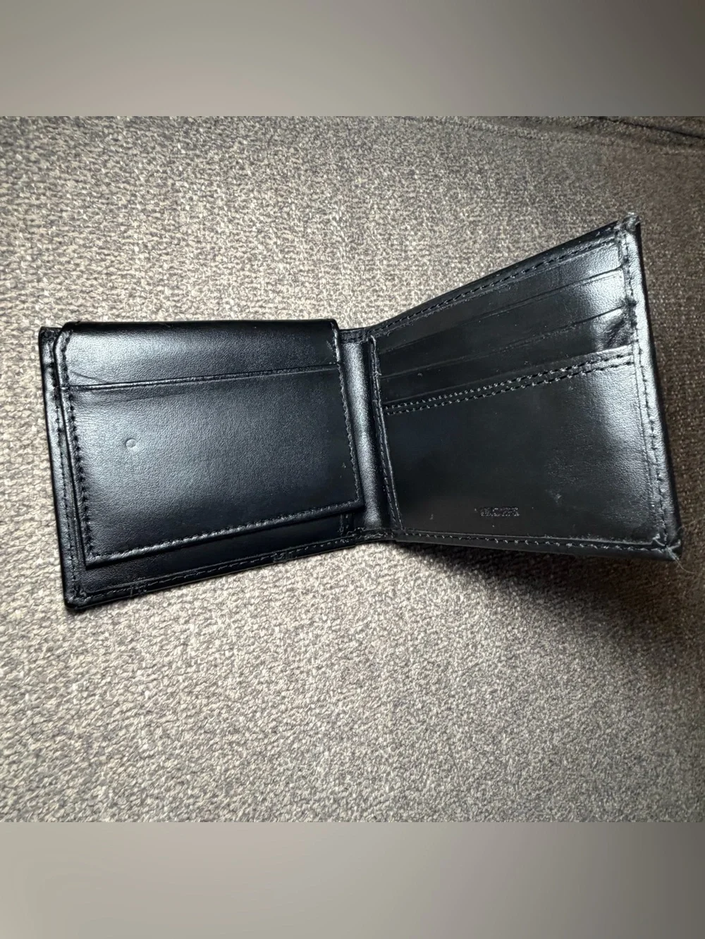 Black Leather Bifold Men’s Wallet with ID Flap